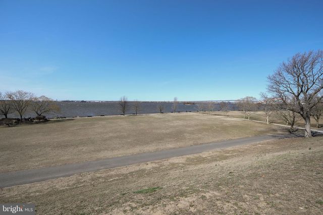 126 E MILITARY DR, National Park, NJ 08063