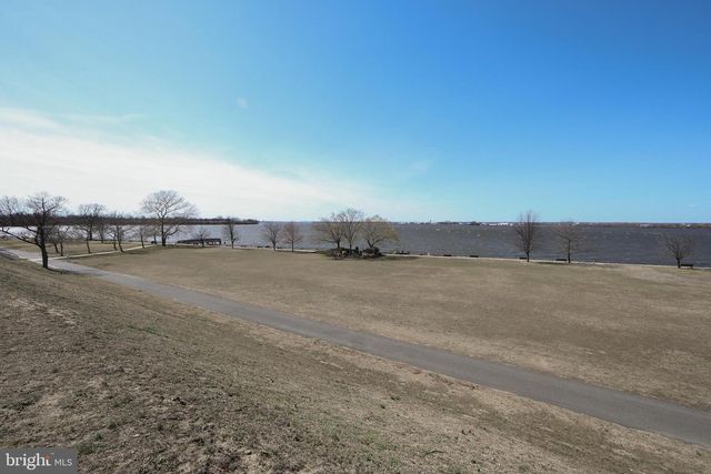 126 E MILITARY DR, National Park, NJ 08063