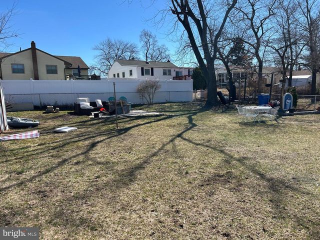 126 E MILITARY DR, National Park, NJ 08063