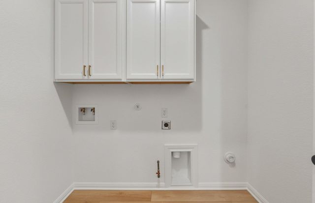 100 Darlington CT, Liberty Hill, TX 78642