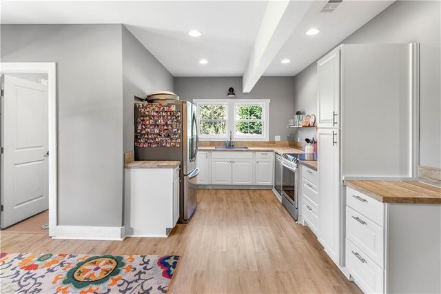 6435 Looper Lake Drive, Flowery Branch, GA 30542