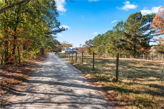 6435 Looper Lake Drive, Flowery Branch, GA 30542