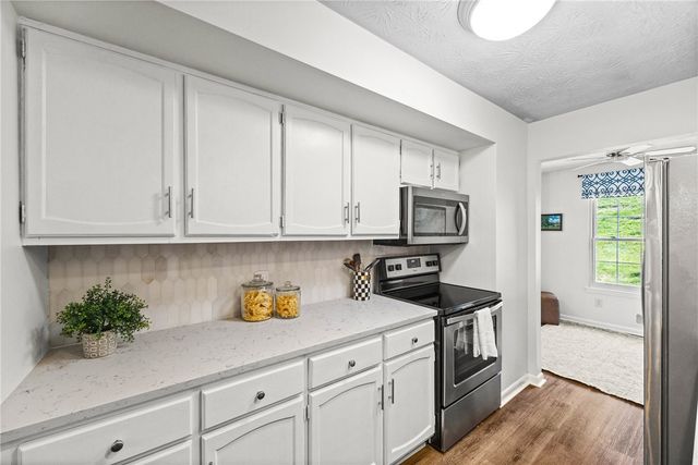 27 Huxley Way, Perinton, NY 14450