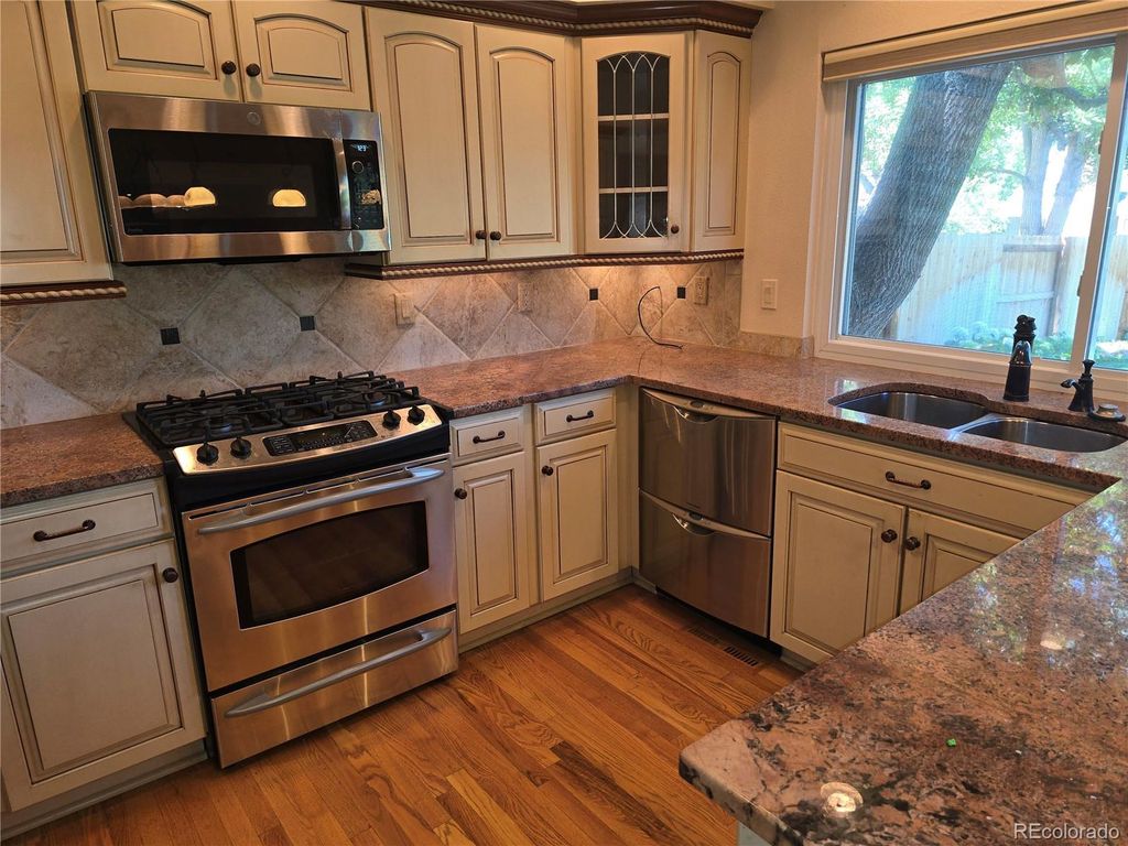 Image 7 of property listing at 7497 E Nichols Place, Centennial, CO 80112