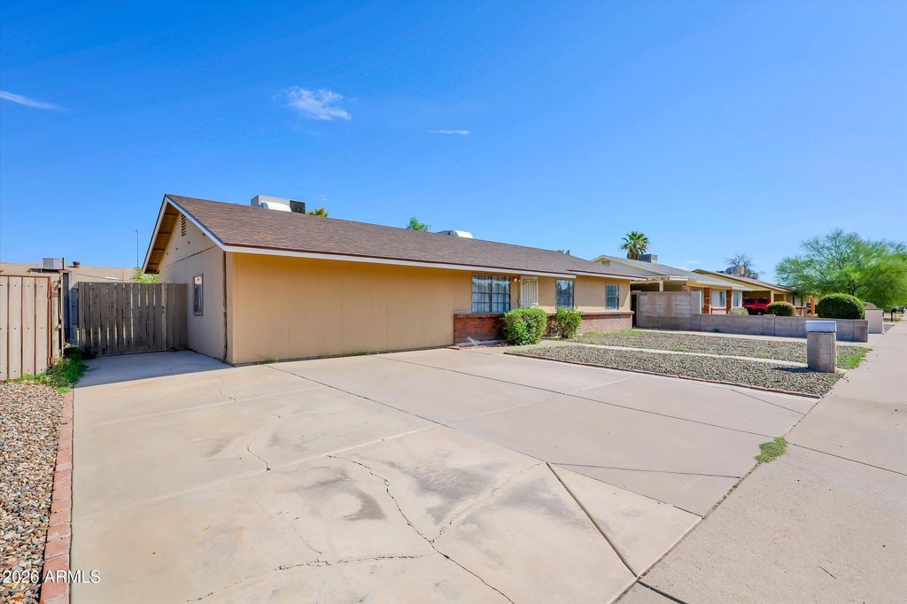 1056 W HACKAMORE Street, Mesa, AZ 85201 — photo 2