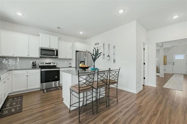 784 Lakehaven Lane, Loganville, GA 30052