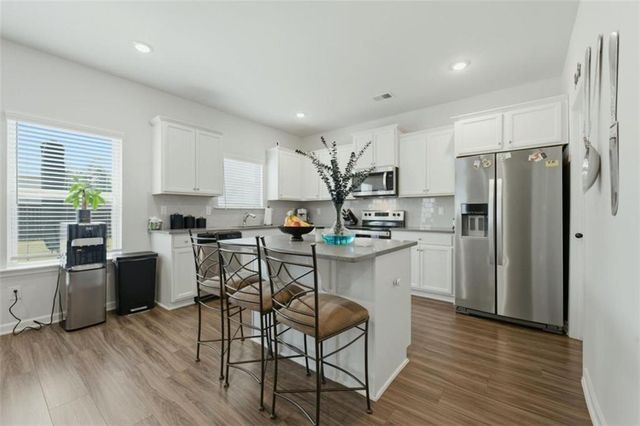 784 Lakehaven Lane, Loganville, GA 30052