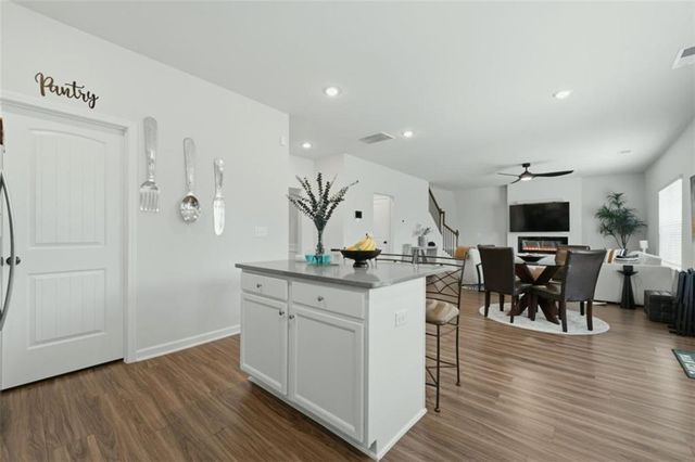 784 Lakehaven Lane, Loganville, GA 30052