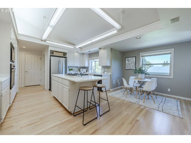 410 SPYGLASS Dr, Eugene, OR 97401