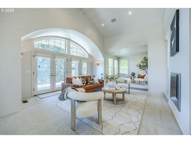 410 SPYGLASS Dr, Eugene, OR 97401