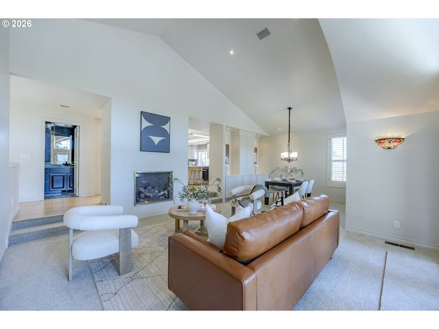 410 SPYGLASS Dr, Eugene, OR 97401