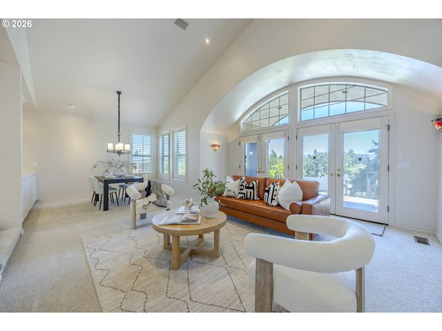 410 SPYGLASS Dr, Eugene, OR 97401