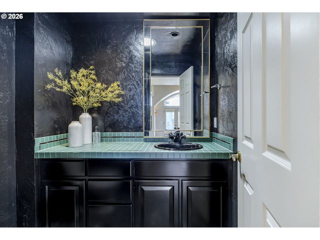 410 SPYGLASS Dr, Eugene, OR 97401