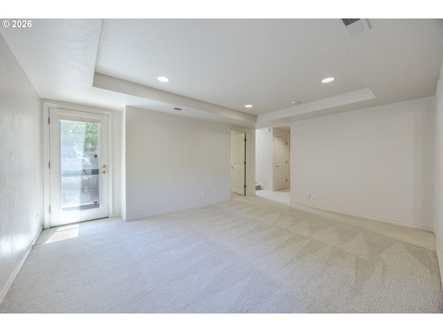 410 SPYGLASS Dr, Eugene, OR 97401