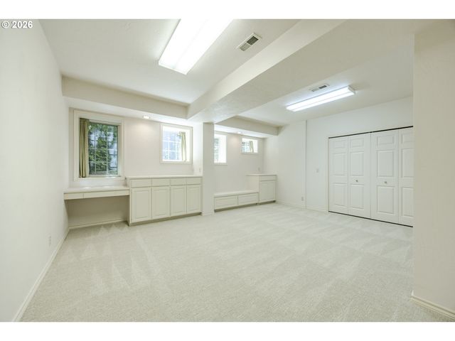 410 SPYGLASS Dr, Eugene, OR 97401