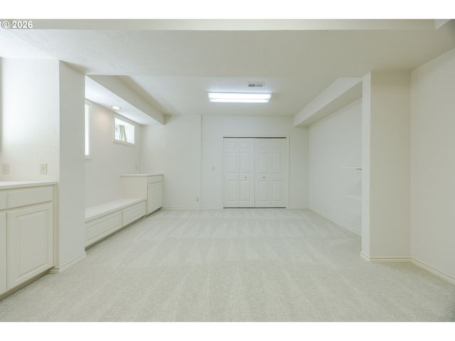 410 SPYGLASS Dr, Eugene, OR 97401