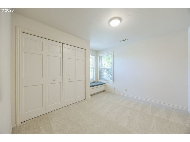 410 SPYGLASS Dr, Eugene, OR 97401