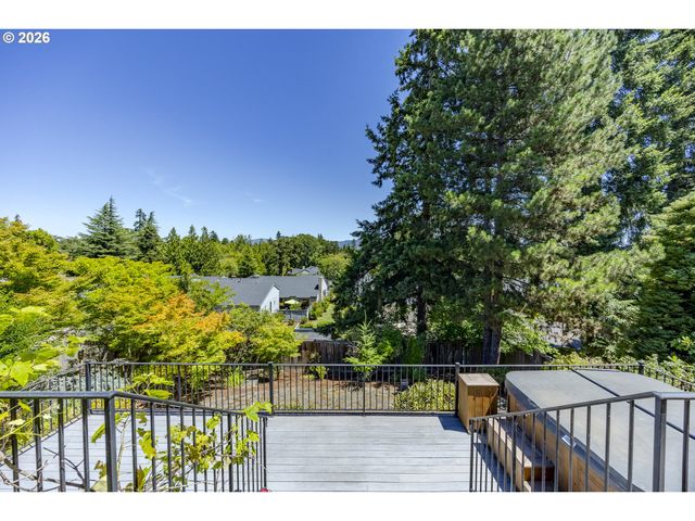 410 SPYGLASS Dr, Eugene, OR 97401