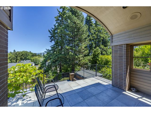 410 SPYGLASS Dr, Eugene, OR 97401