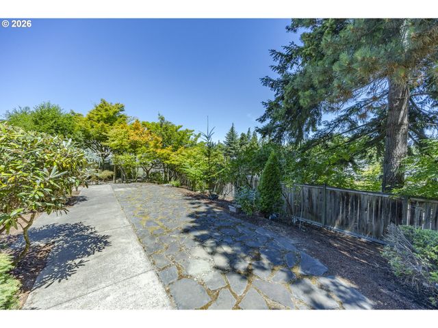 410 SPYGLASS Dr, Eugene, OR 97401