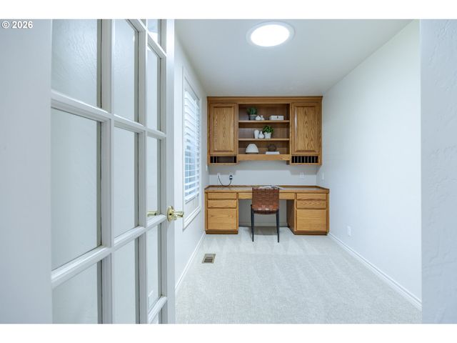 410 SPYGLASS Dr, Eugene, OR 97401