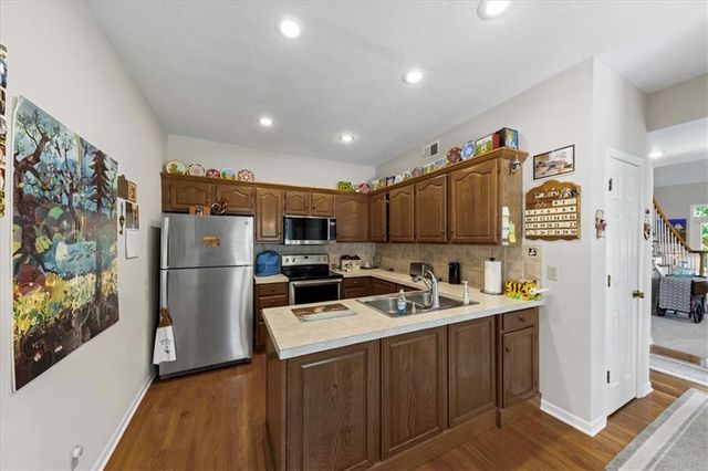 2501 W 137th Place, Leawood, KS 66224