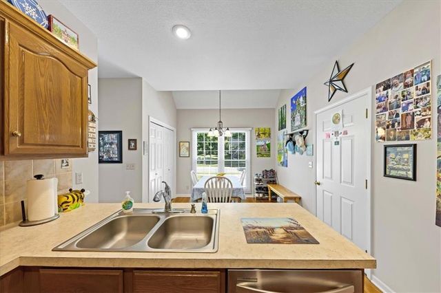 2501 W 137th Place, Leawood, KS 66224