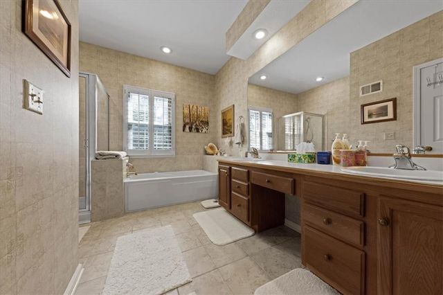 2501 W 137th Place, Leawood, KS 66224