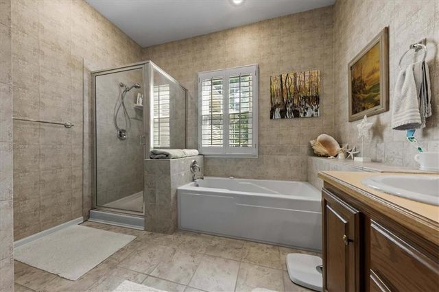 2501 W 137th Place, Leawood, KS 66224
