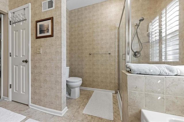2501 W 137th Place, Leawood, KS 66224