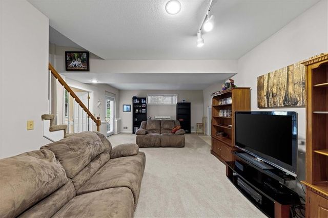 2501 W 137th Place, Leawood, KS 66224