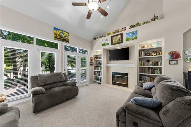 2501 W 137th Place, Leawood, KS 66224