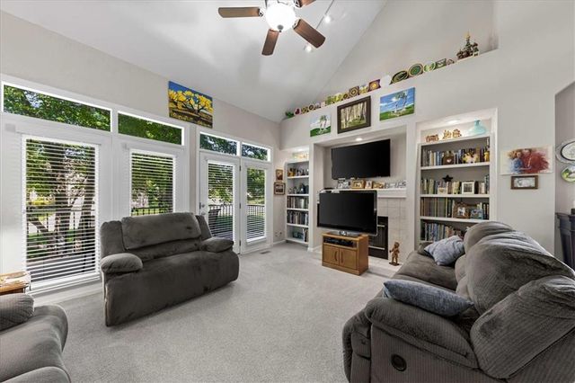 2501 W 137th Place, Leawood, KS 66224