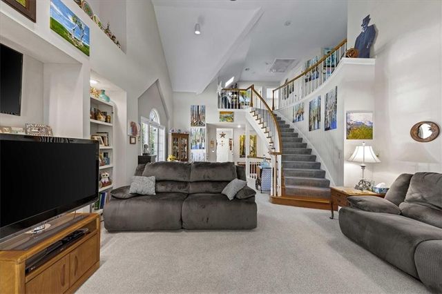 2501 W 137th Place, Leawood, KS 66224