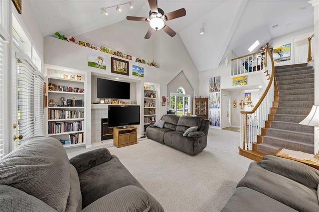 2501 W 137th Place, Leawood, KS 66224