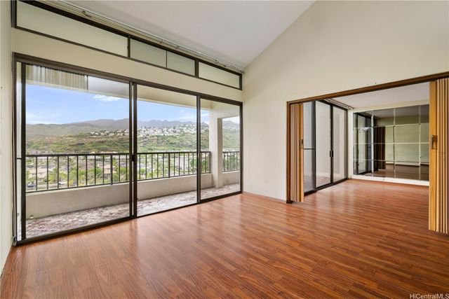 500 Lunalilo Home Road 28J, Honolulu, HI 96825