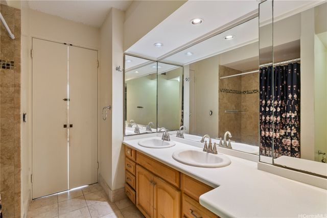 500 Lunalilo Home Road 28J, Honolulu, HI 96825
