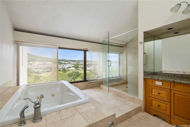 500 Lunalilo Home Road 28J, Honolulu, HI 96825