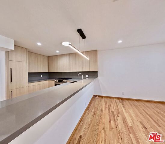 805 N West Knoll Drive 2, West Hollywood, CA 90069