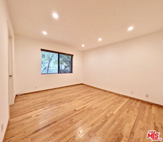 805 N West Knoll Drive 2, West Hollywood, CA 90069