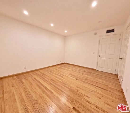 805 N West Knoll Drive 2, West Hollywood, CA 90069