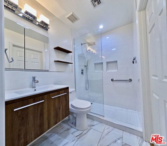 805 N West Knoll Drive 2, West Hollywood, CA 90069