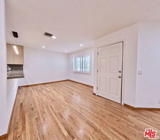 805 N West Knoll Drive 2, West Hollywood, CA 90069