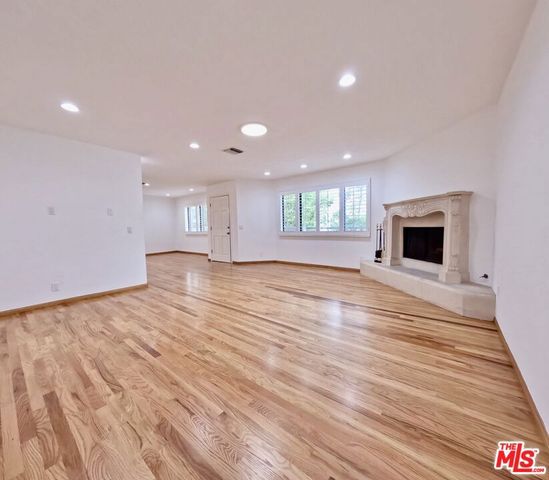 805 N West Knoll Drive 2, West Hollywood, CA 90069