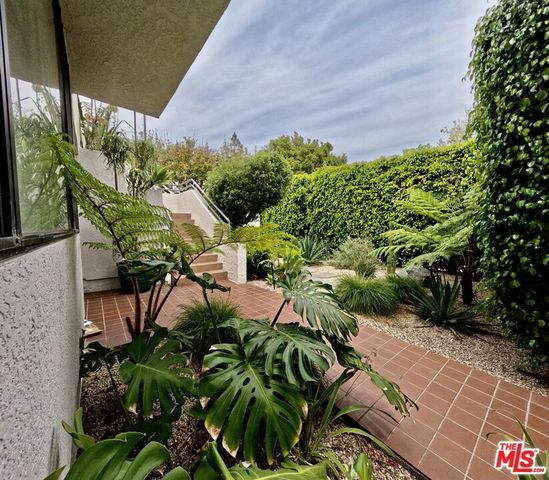 805 N West Knoll Drive 2, West Hollywood, CA 90069