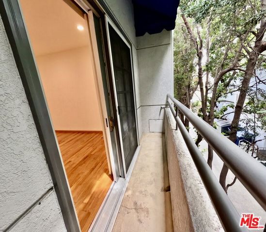 805 N West Knoll Drive 2, West Hollywood, CA 90069