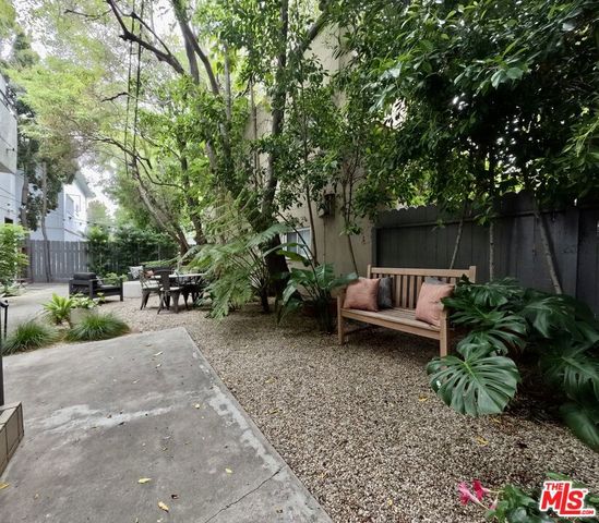 805 N West Knoll Drive 2, West Hollywood, CA 90069