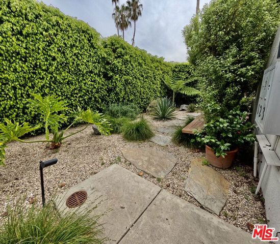 805 N West Knoll Drive 2, West Hollywood, CA 90069