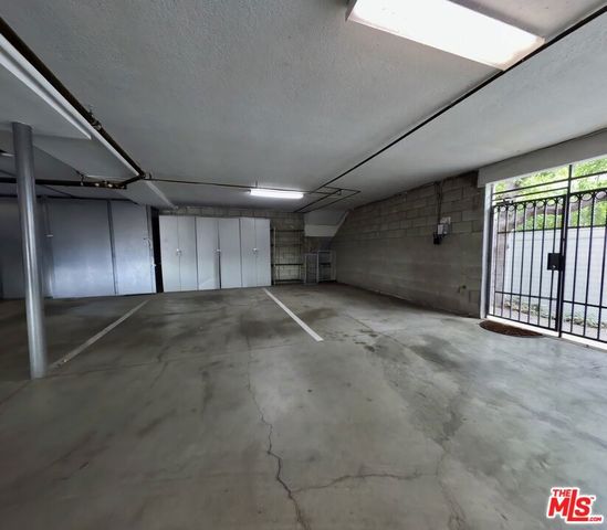 805 N West Knoll Drive 2, West Hollywood, CA 90069