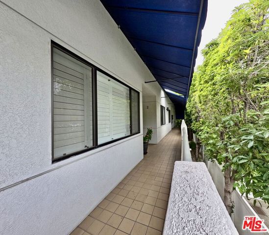 805 N West Knoll Drive 2, West Hollywood, CA 90069